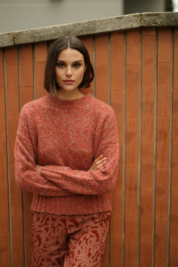 ROUND NECK SWEATER